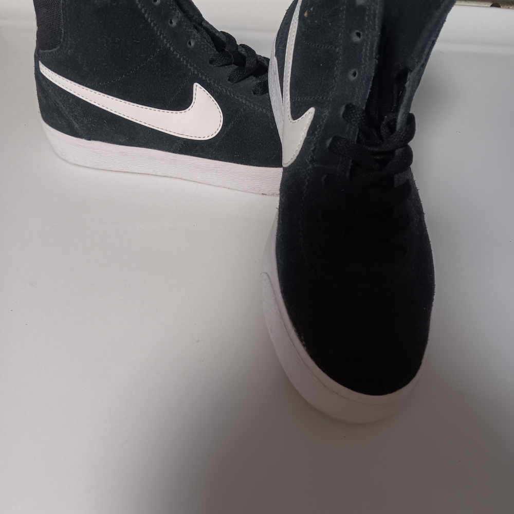 Nike Men's Black Suede Sneakers with White Accents